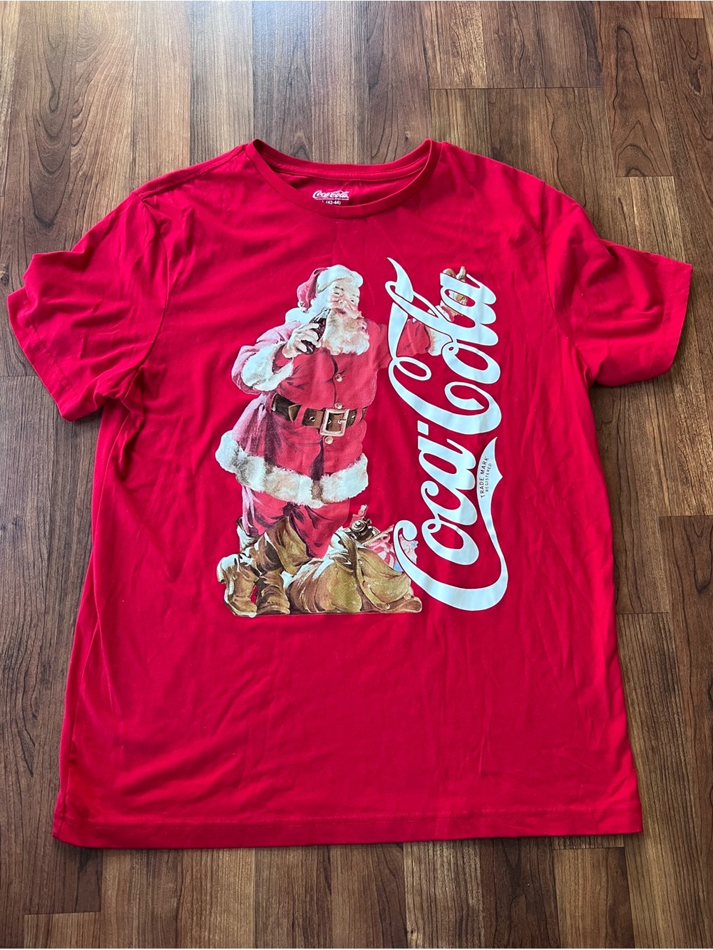 Coca-Cola Santa Christmas Graphic T-Shirt Red Men’s Large Retro Holiday Tee